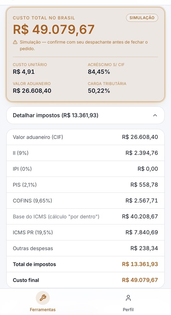 Tela do aplicativo mostrando custo total no Brasil de R$ 49.079,67, custo unitário de R$ 4,91 e carga tributária de 50,22 por cento, com imposto de importação, IPI, PIS, COFINS e ICMS detalhados linha por linha.
