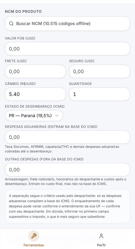 Formulário da calculadora com busca de NCM entre 10.515 códigos disponíveis sem internet, valor FOB, frete, seguro, câmbio e estado de desembaraço.